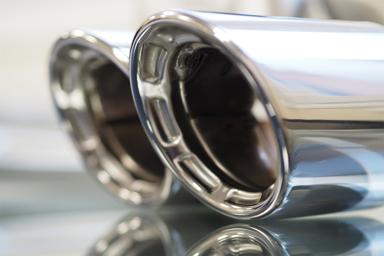 Metallische Endrohre mit reflektierender Oberfläche als Ersatz für klassische Chrombeschichtung