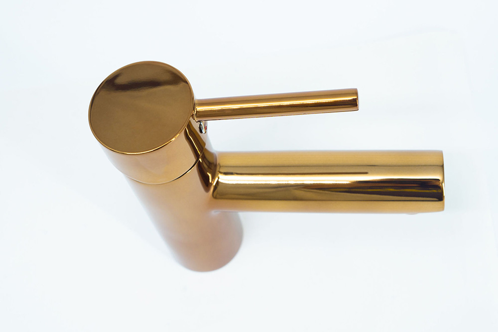 Goldfarbener Design-Wasserhahn mit PVD-Beschichtung und Sol-Gel-Schutz für den Sanitärbereich