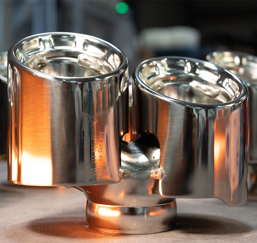 Hitzebeständige, glänzend beschichtete Auspuff-Endrohre aus Metall mit reflektierender Oberfläche